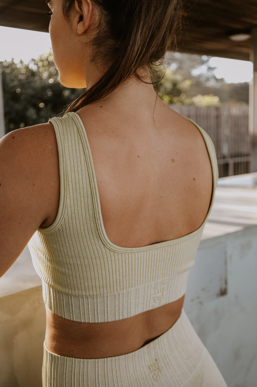 Seamless Classic Crop